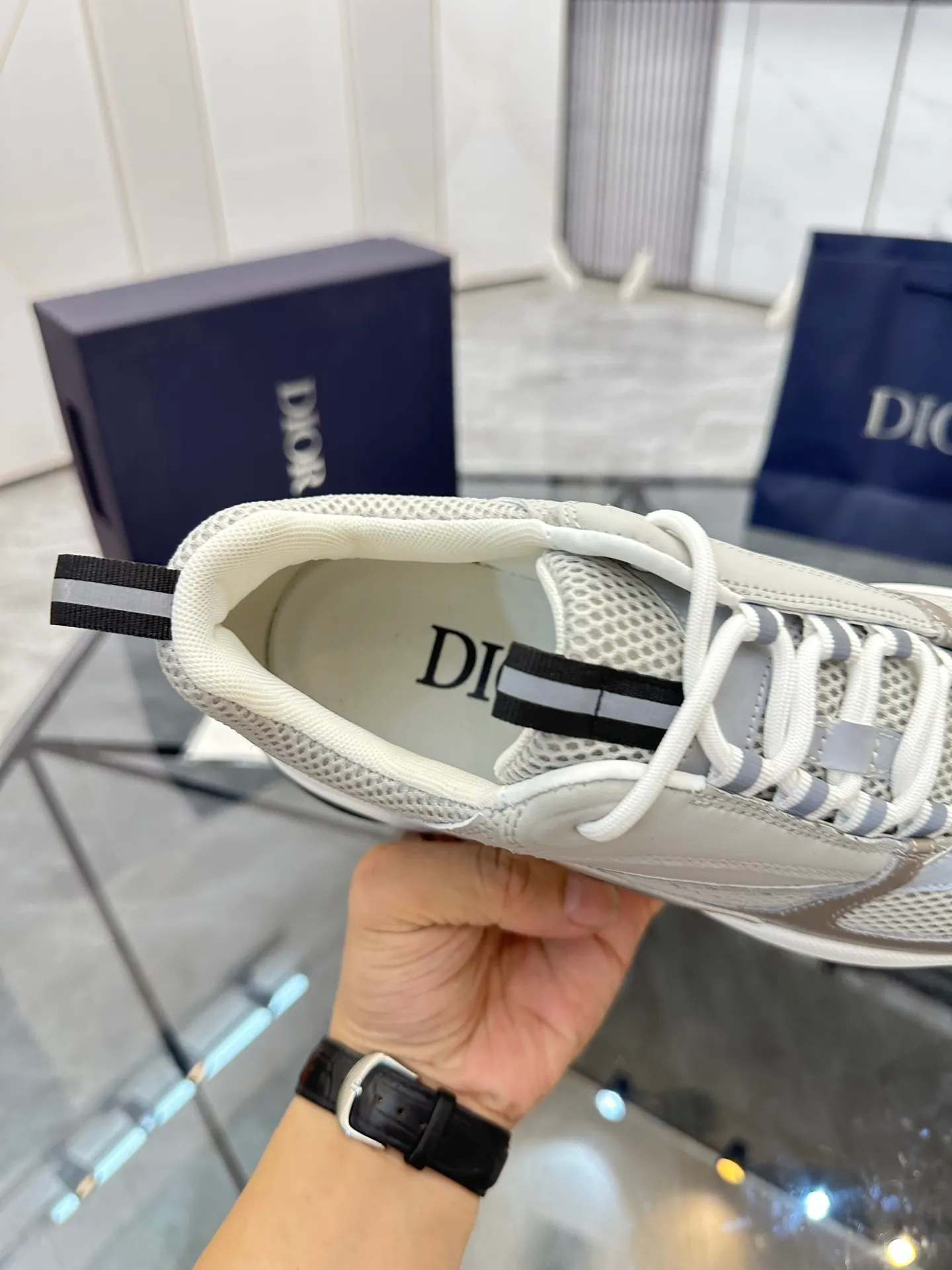Men's shoes: 💰P460¥ Ready in Guangzhou, fully packaged Product trademark: Dior* "Dior*" low-top casual shoes Regular size: 38-46 (can be customized to 47) B22 Product materials: imported cowhide leather upper spliced ​​with original fabric, breathable lining, original outsole. Number: 920
